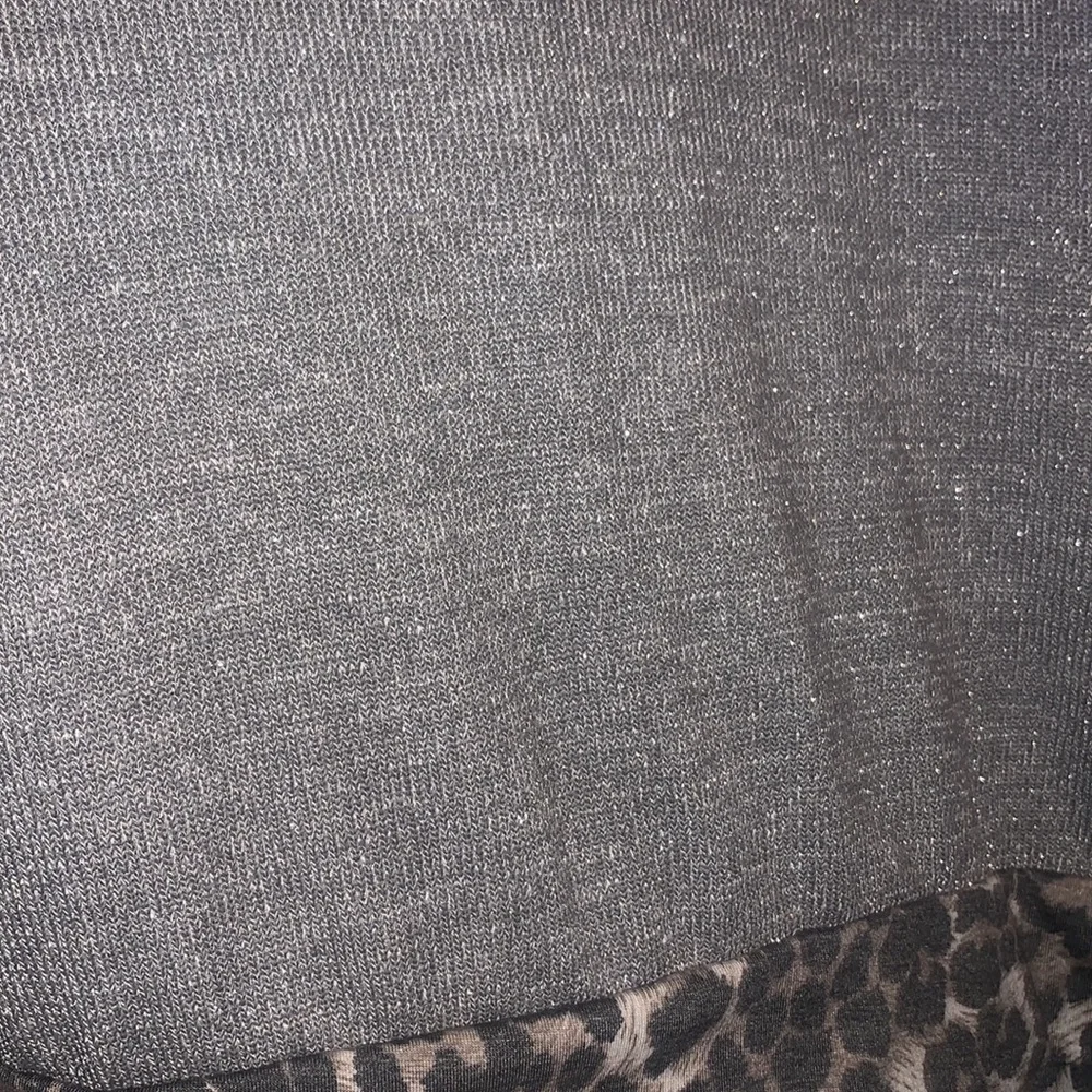 Honeyme Silver Top w/ Leopard Contrast, Small - Picture 2 of 2